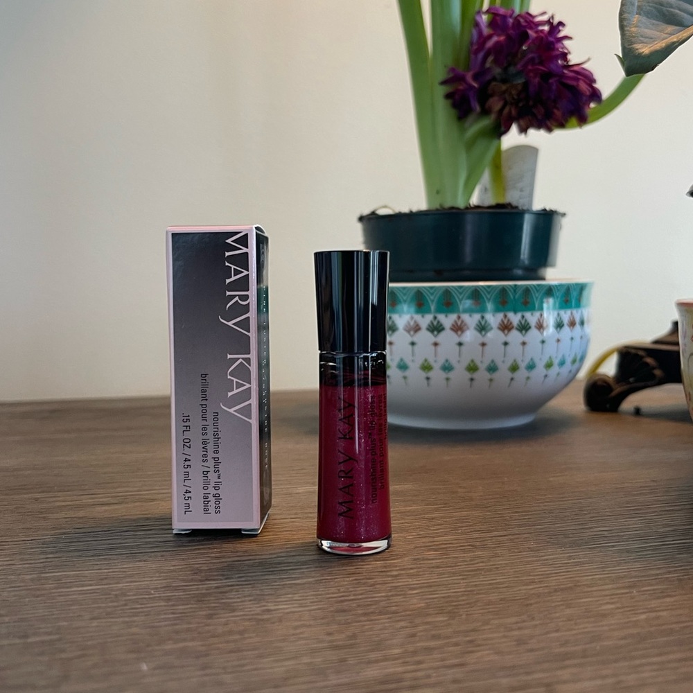 NouriShine Plus Lip Gloss - Sparkle Berry